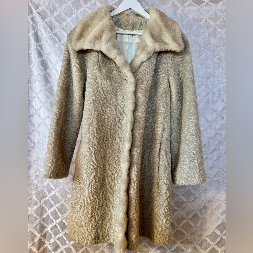 Vintage Faux Fur A Line Car Coat in Ivory from the 1950/1960’s, size 15/16